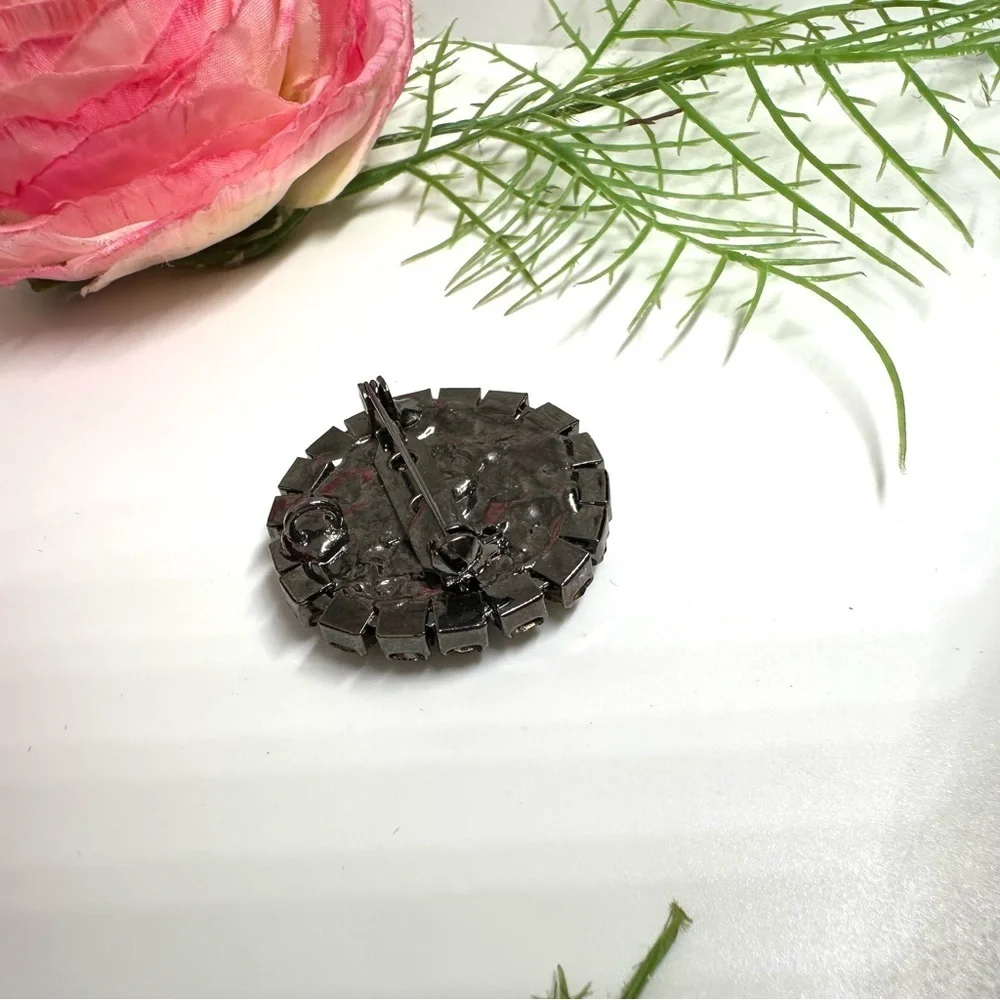 VINTAGE⚜️Crystal Embellished Round Brooch